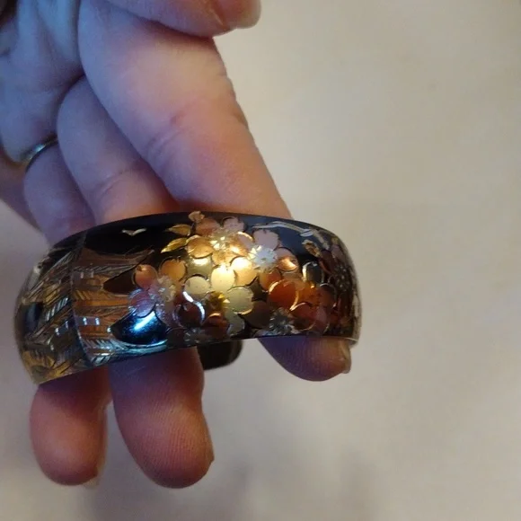 SOLD!! Vintage Bundle of 6 Beautiful Bangle & Cuff Bracelets! - Picture 7 of 12